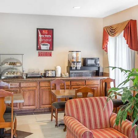 Econo Lodge Brunswick Travel Center-2